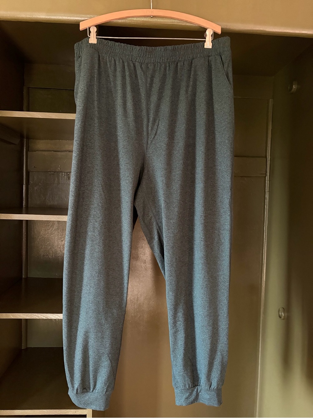 Quince Flowknit Highrise Boyfriend Jogger in Heather Green
